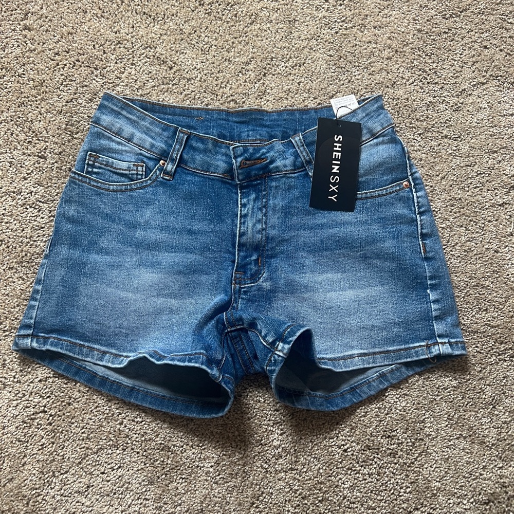 New w/ tags Jean shorts size 28